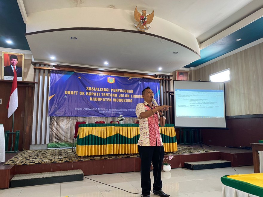 Album : Menghadiri Sosialisasi Draft SK Jalan Lingkungan